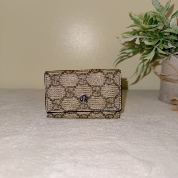 GUCCI GG Logo PVC 6 Ring Key Holder - Picture 1 of 11